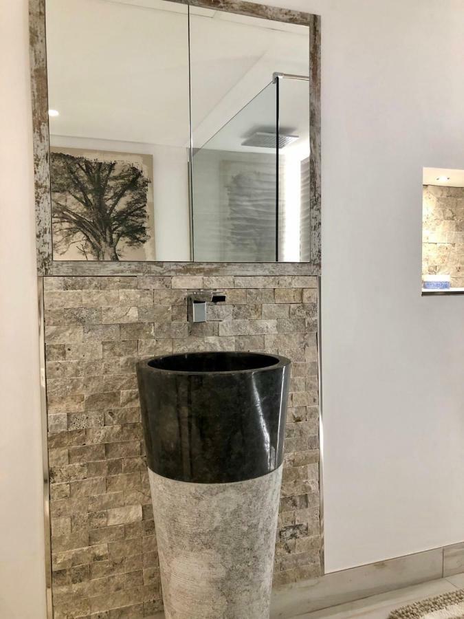 Luxury In La Isla, Walking Distance To Puerto Banus Appartement